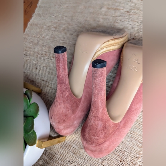 Gucci • Pink Champagne / Rose Suede Peep Toe Platform Pumps - Picture 6 of 7